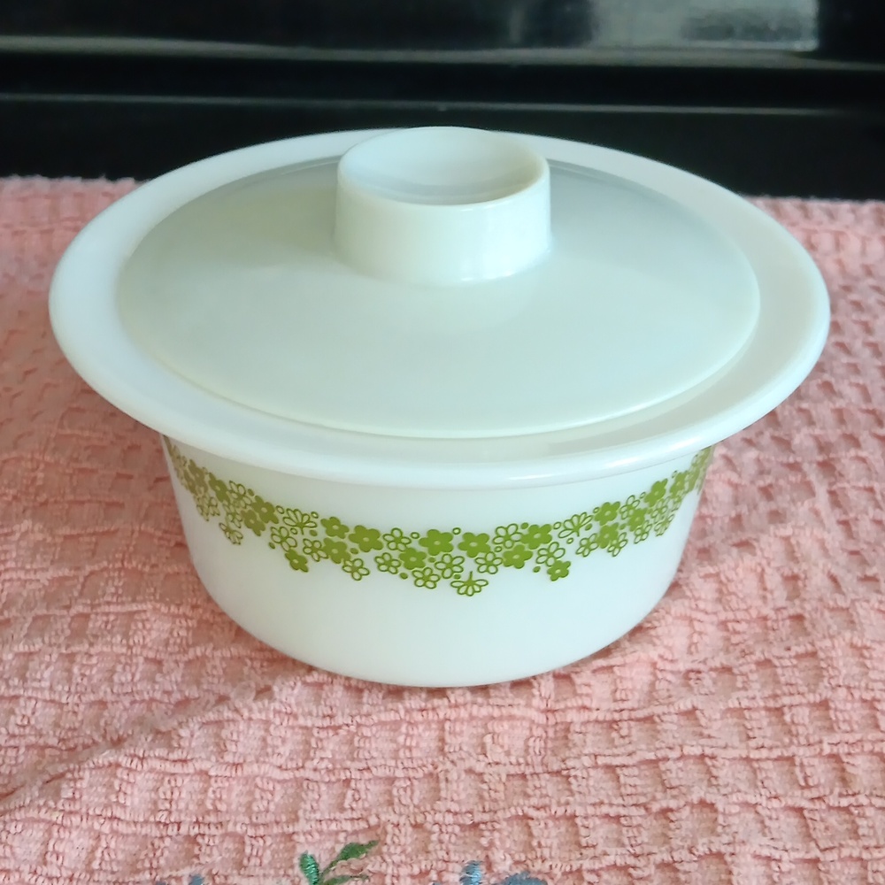 Pyrex Corning green crazy daisy butter bowl with lid